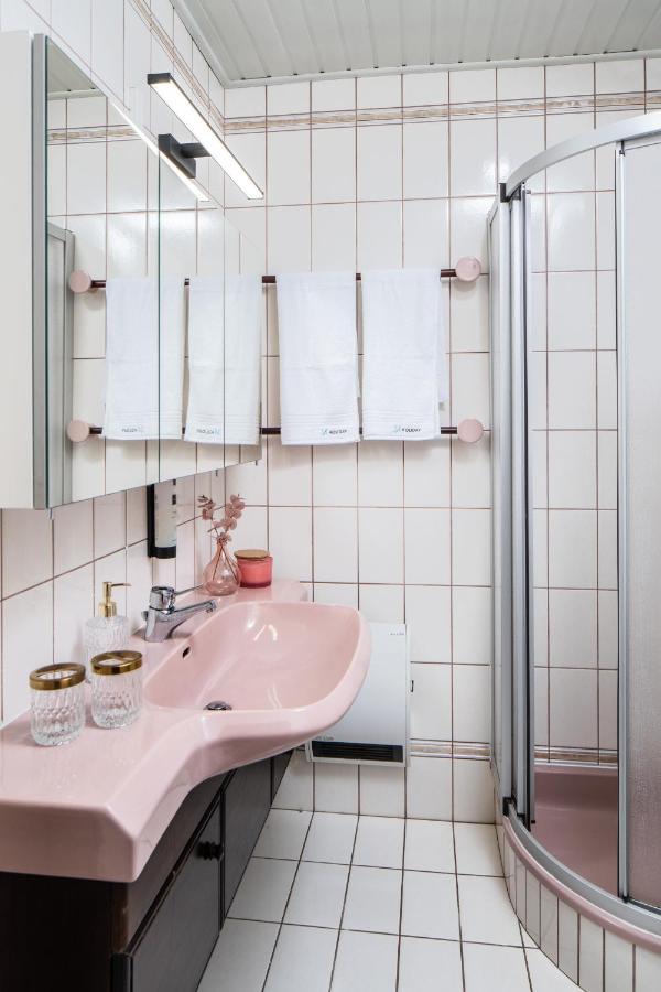 Ferienwohnung Velden Am See - 24 Holiday Mit Seezugang เวลเดน อัม เวิร์ทเทอร์ซี ภายนอก รูปภาพ
